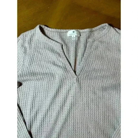 Socialite v neck long sleeve shirt size small perfect for layering in winter - Picture 3 of 6